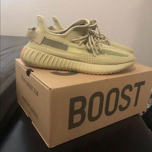 Yeezy 350 v2 sulfur